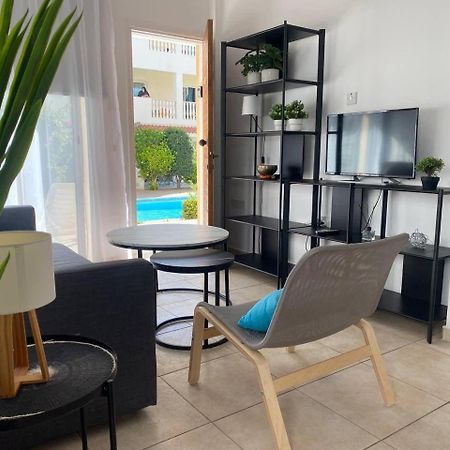 Beautiful One Bed Apartment In Paphos Kültér fotó