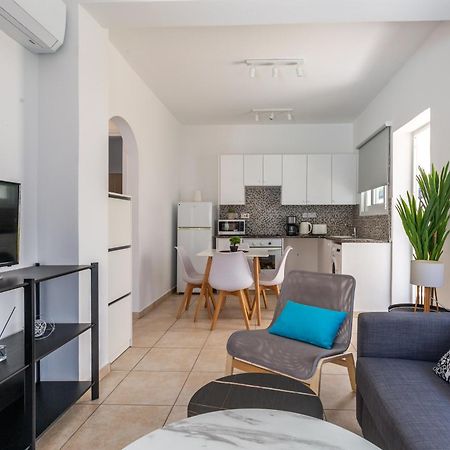 Beautiful One Bed Apartment In Paphos Kültér fotó