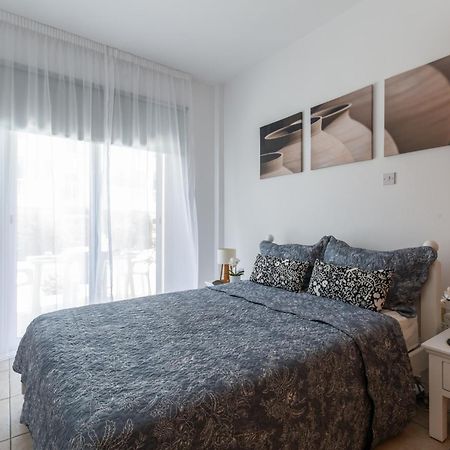 Beautiful One Bed Apartment In Paphos Kültér fotó