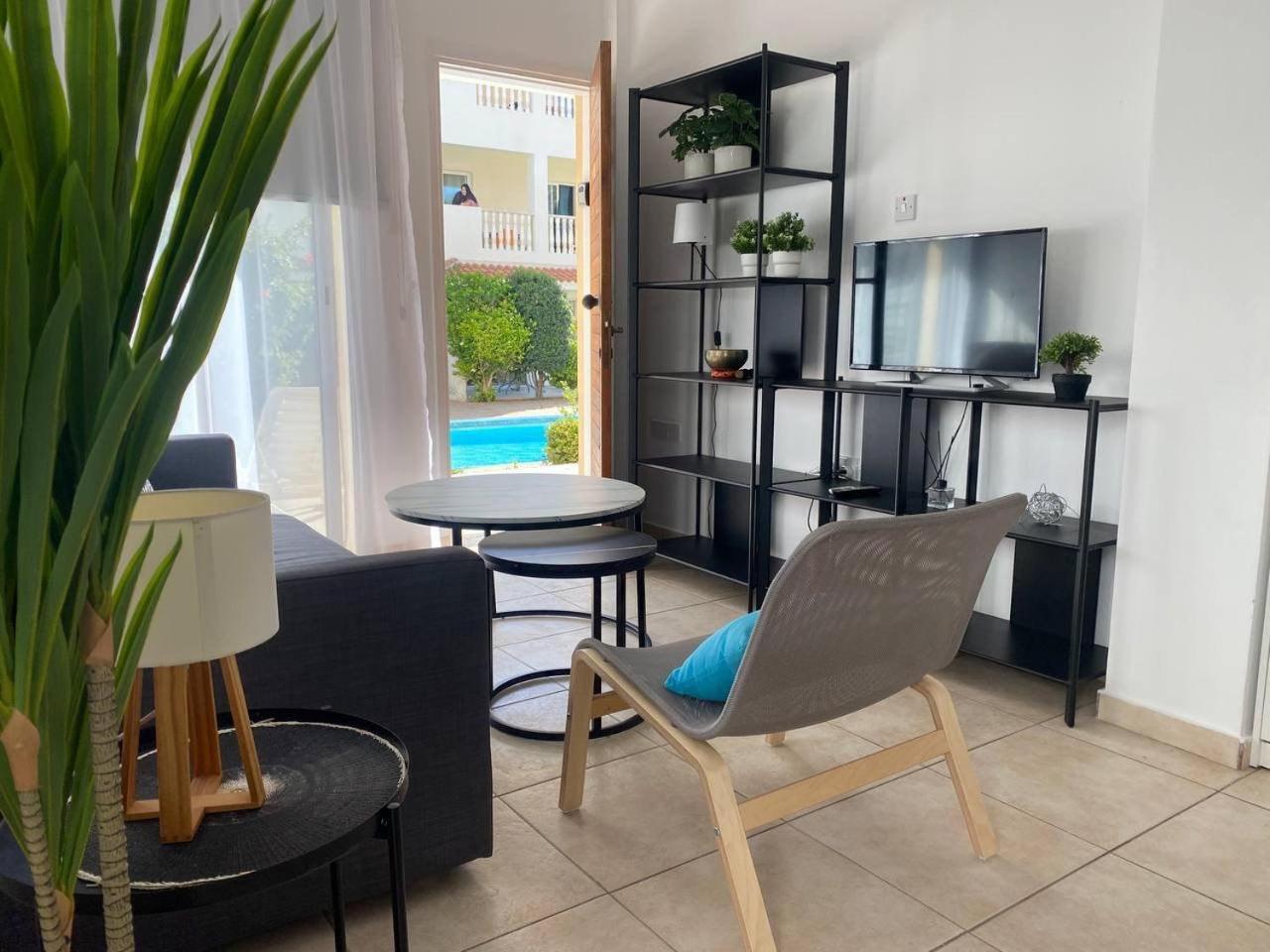 Beautiful One Bed Apartment In Paphos Kültér fotó