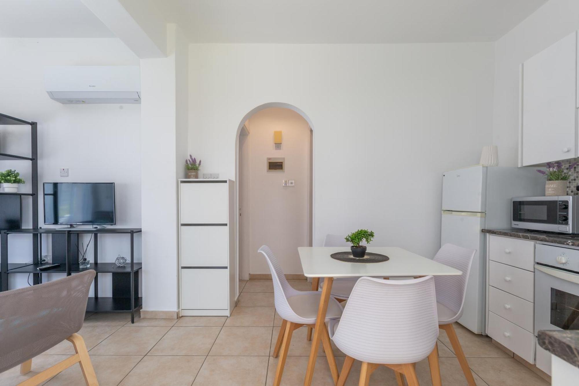 Beautiful One Bed Apartment In Paphos Kültér fotó