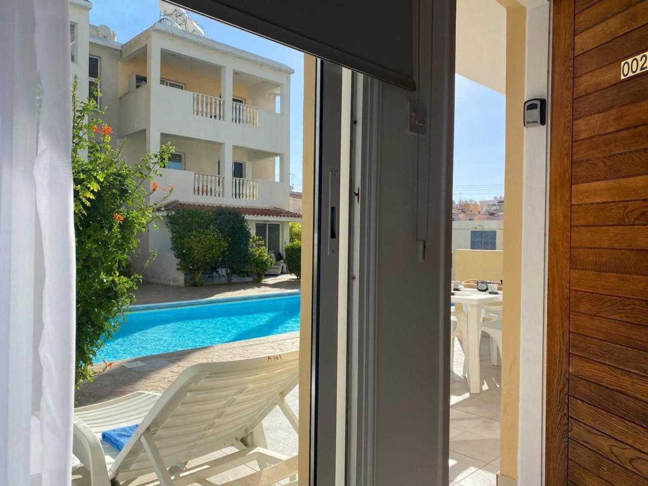 Beautiful One Bed Apartment In Paphos Kültér fotó