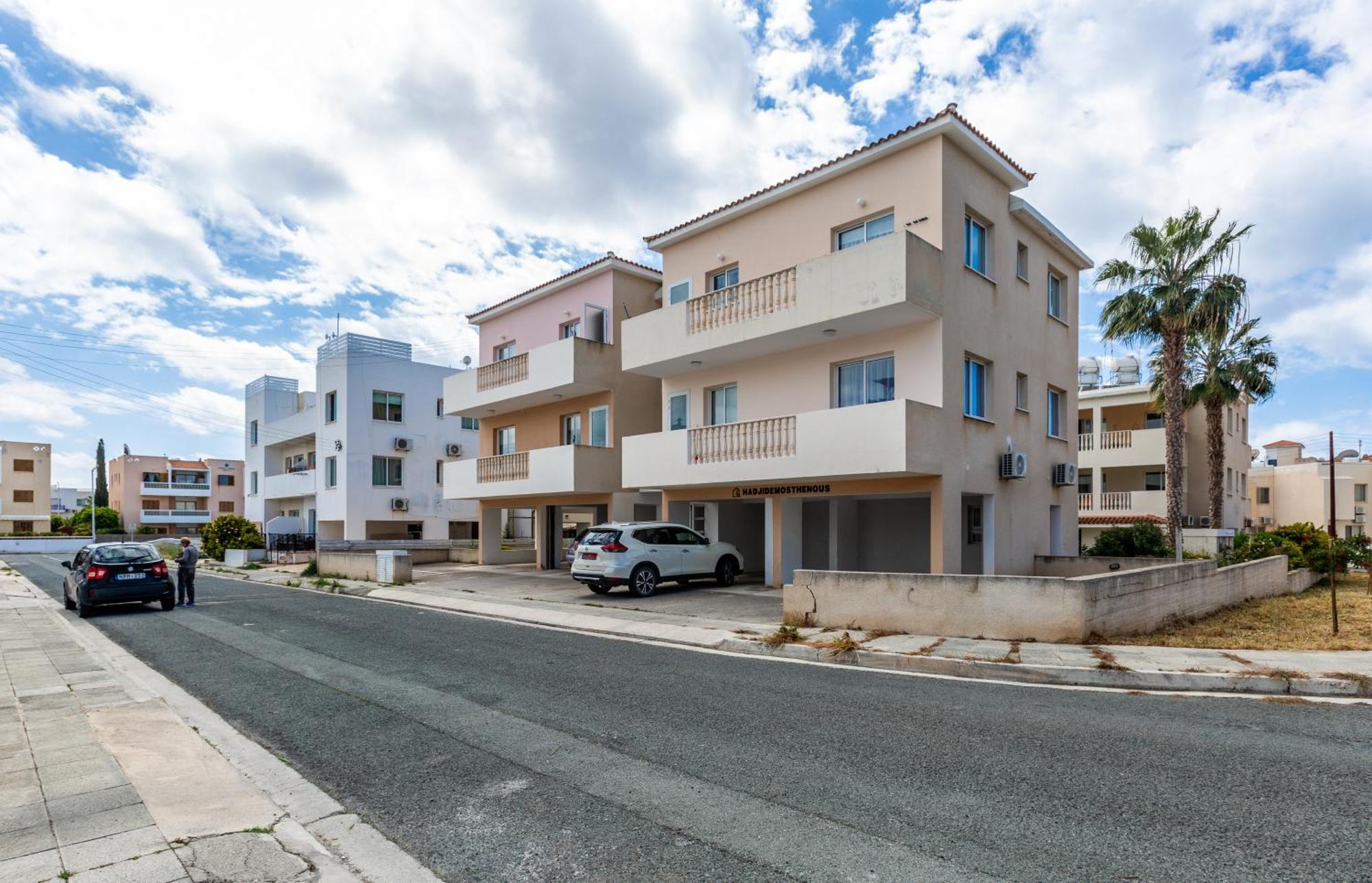 Beautiful One Bed Apartment In Paphos Kültér fotó